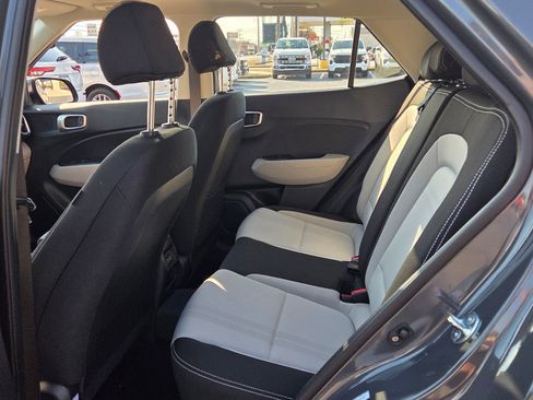 Used 2025 Hyundai Venue SEL image 6
