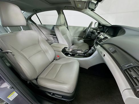 Used 2015 Honda Accord Touring image 31