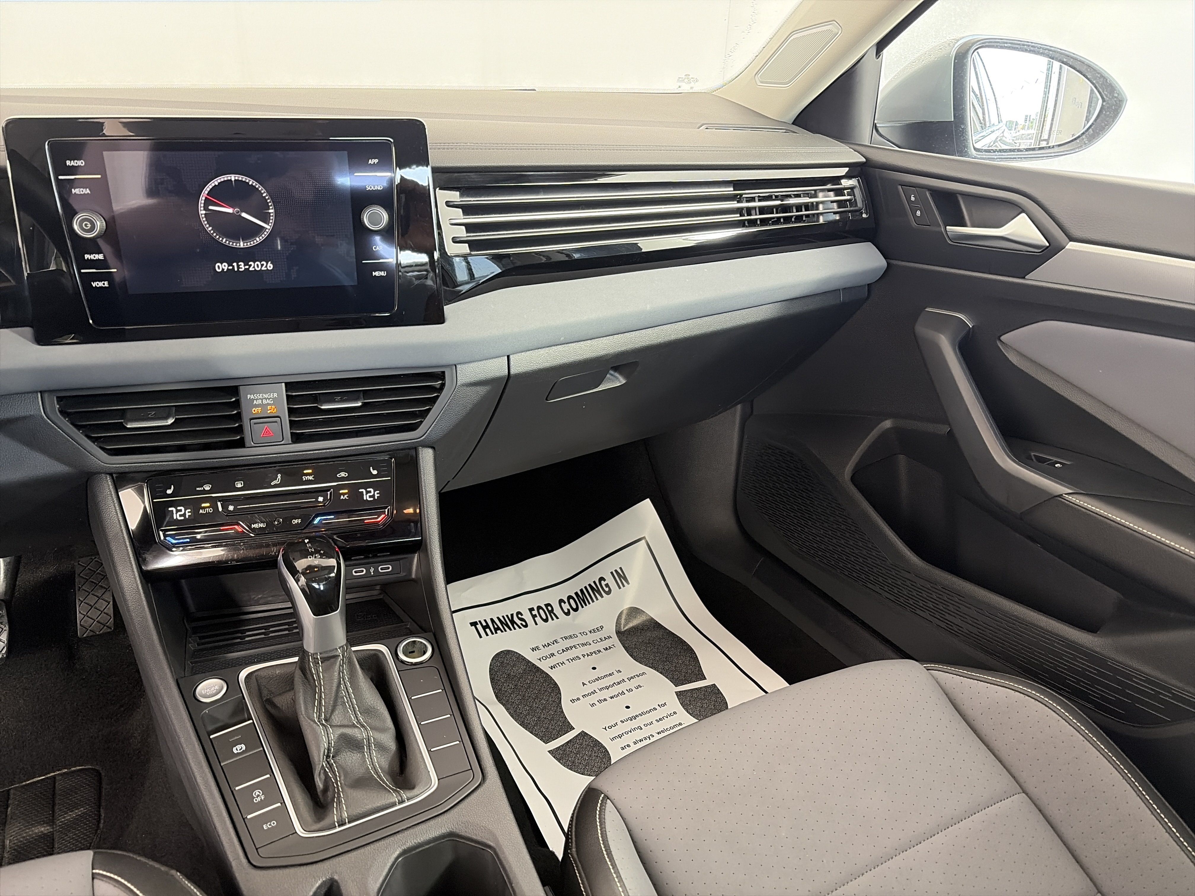 Used 2025 Volkswagen Jetta SE FWD image 4