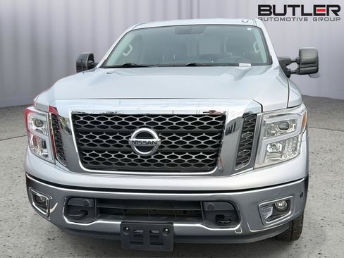Used 2017 Nissan Titan SV RWD image 3