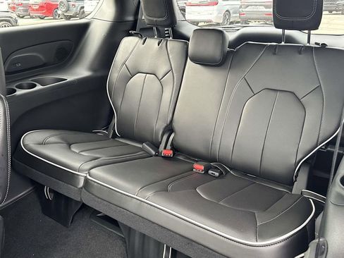 New 2026 Chrysler Pacifica Limited w/ S Appearance Package image 9