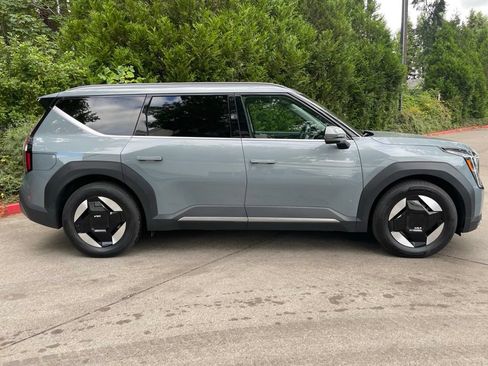 Used 2024 Kia EV9 Wind AWD/4WD image 3