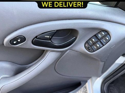 Used 2002 Ford Focus SE FWD image 10