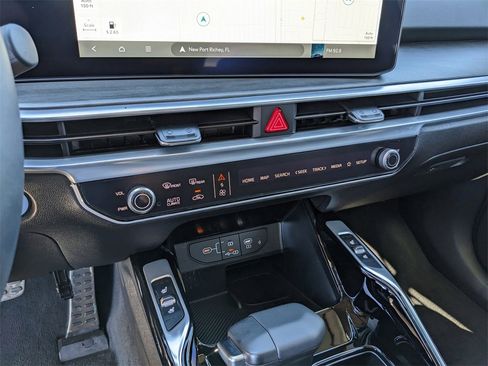 Certified 2025 Kia Sorento SX image 27