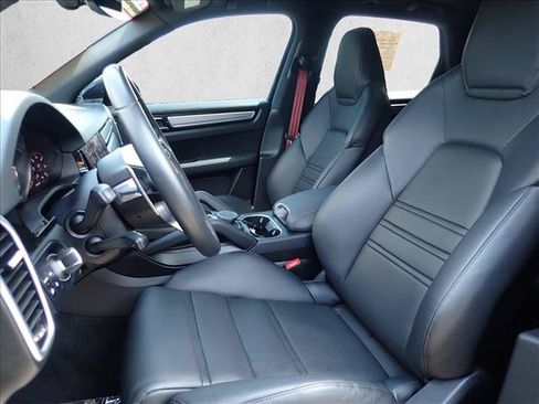 Used 2023 Porsche Cayenne Platinum Edition AWD/4WD image 11