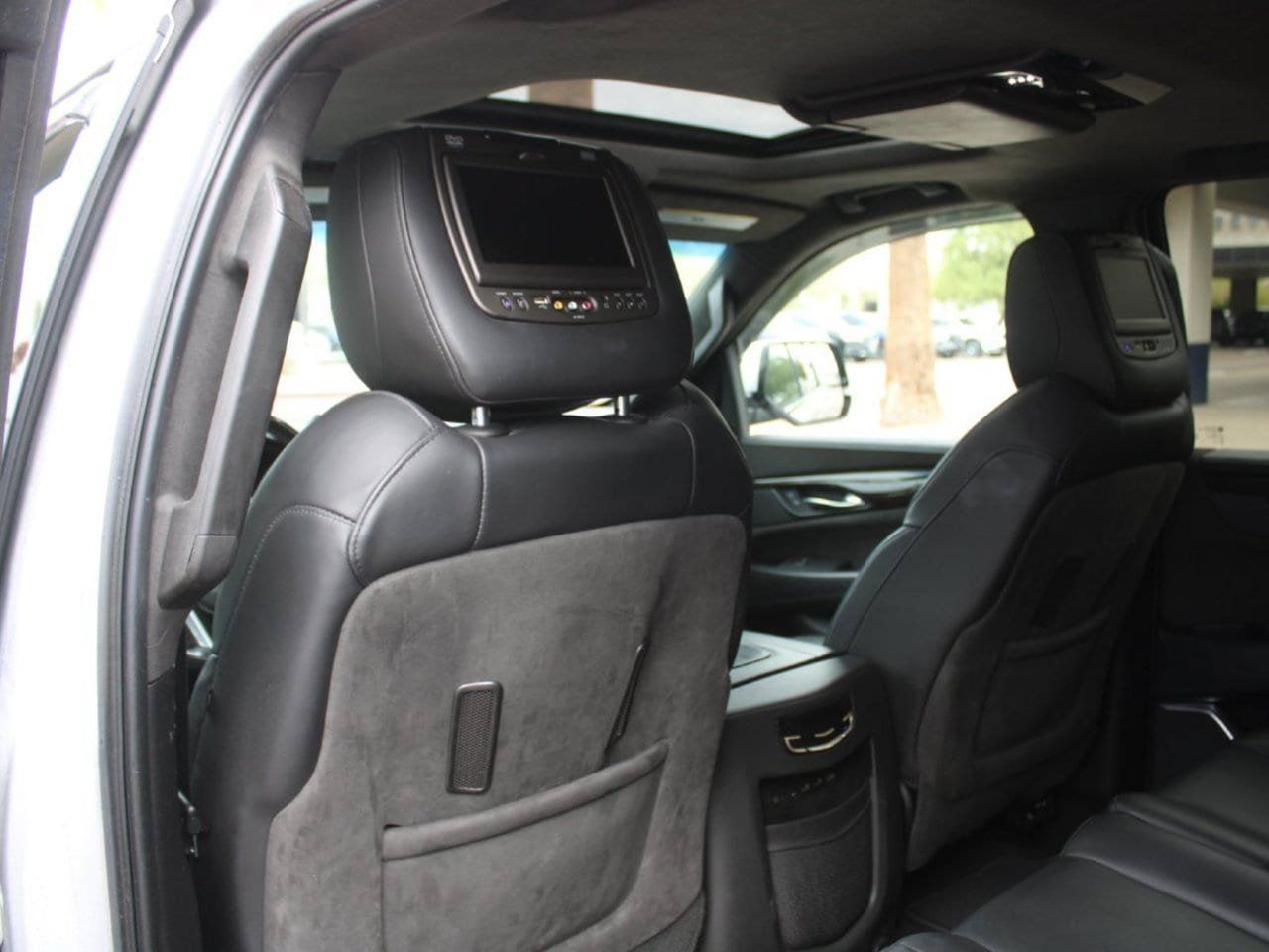 Used 2019 Cadillac Escalade Platinum AWD/4WD image 15