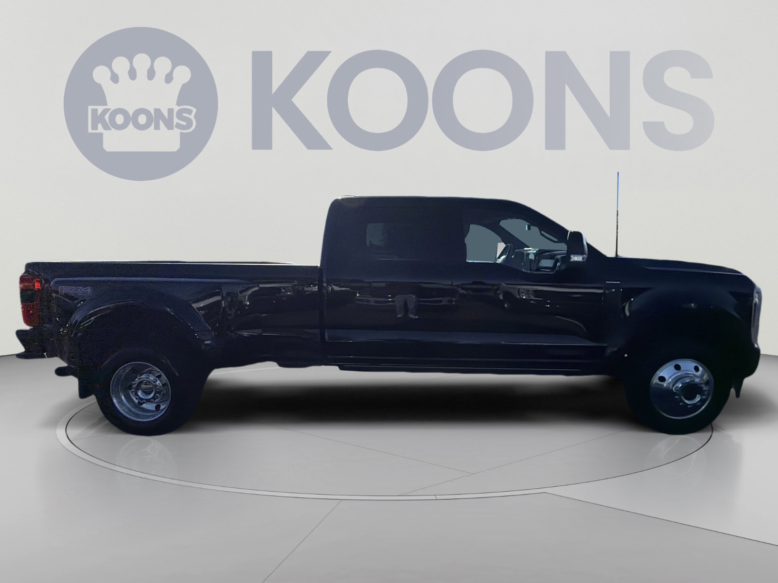 Used 2025 Ford F450 Platinum w/ FX4 Off-Road Package AWD/4WD image 8