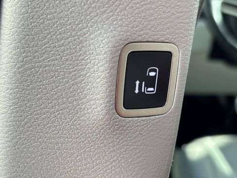 Used 2019 Chrysler Pacifica Touring-L Plus w/ Advanced Safetytec Group FWD image 17