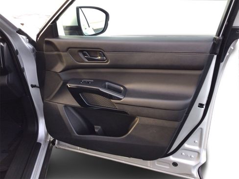 Used 2024 Nissan Pathfinder SV image 21