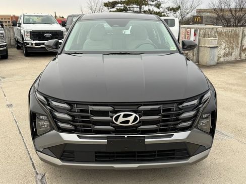 Used 2025 Hyundai Tucson SE image 2