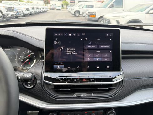 Used 2026 Jeep Compass Limited AWD/4WD image 23