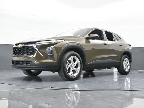 Used 2024 Chevrolet Trax LS w/ LS Convenience Package image 50