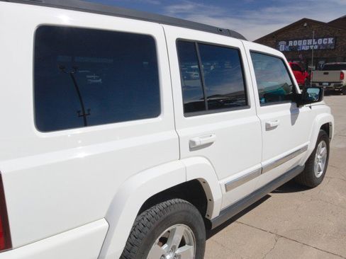 Used 2008 Jeep Commander Sport AWD/4WD image 9