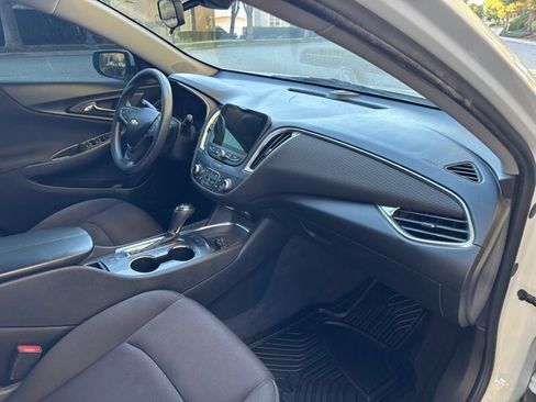 Used 2020 Chevrolet Malibu LT image 15