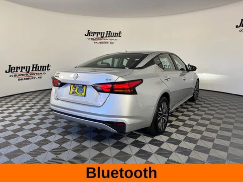 Used 2024 Nissan Altima 2.5 SV image 5