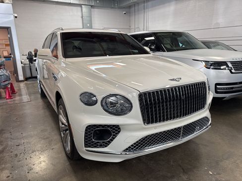 Used 2023 Bentley Bentayga Extended Wheelbase AWD/4WD image 3
