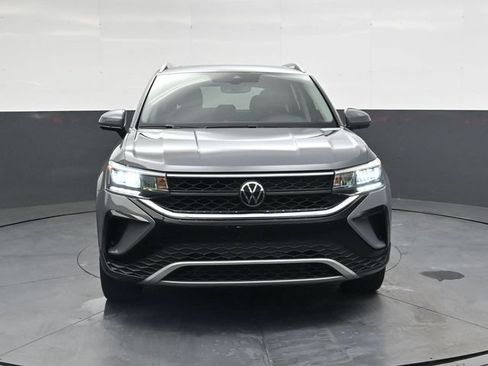 Used 2023 Volkswagen Taos SE w/ Panoramic Sunroof Package AWD/4WD image 10