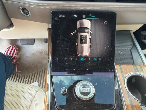 Used 2025 Cadillac Escalade ESV Sport Platinum w/ LPO, Floor Liner Package AWD/4WD image 8
