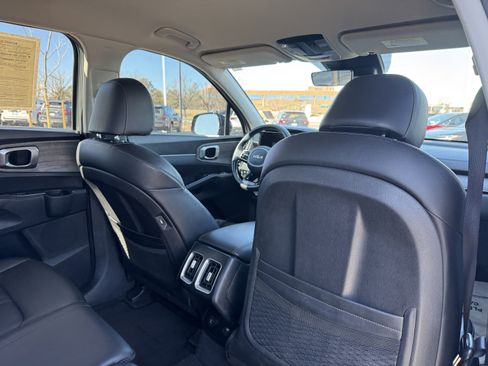 Used 2022 Kia Sorento S image 17