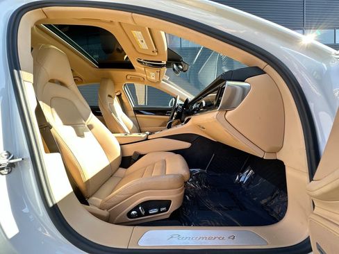Used 2018 Porsche Panamera 4 AWD/4WD image 30