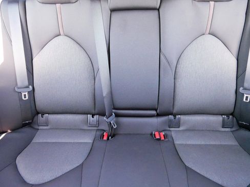 Used 2018 Toyota Camry LE image 13