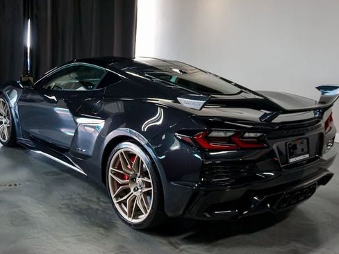 Used 2024 Chevrolet Corvette Z06 w/ Z07 Performance Package RWD image 36