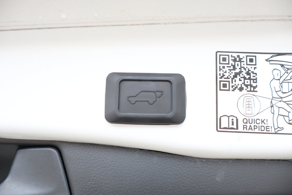 Used 2023 Toyota RAV4 XSE AWD/4WD image 12