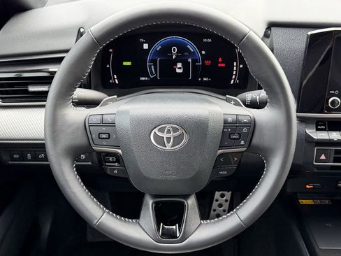 Used 2025 Toyota Camry SE FWD image 17