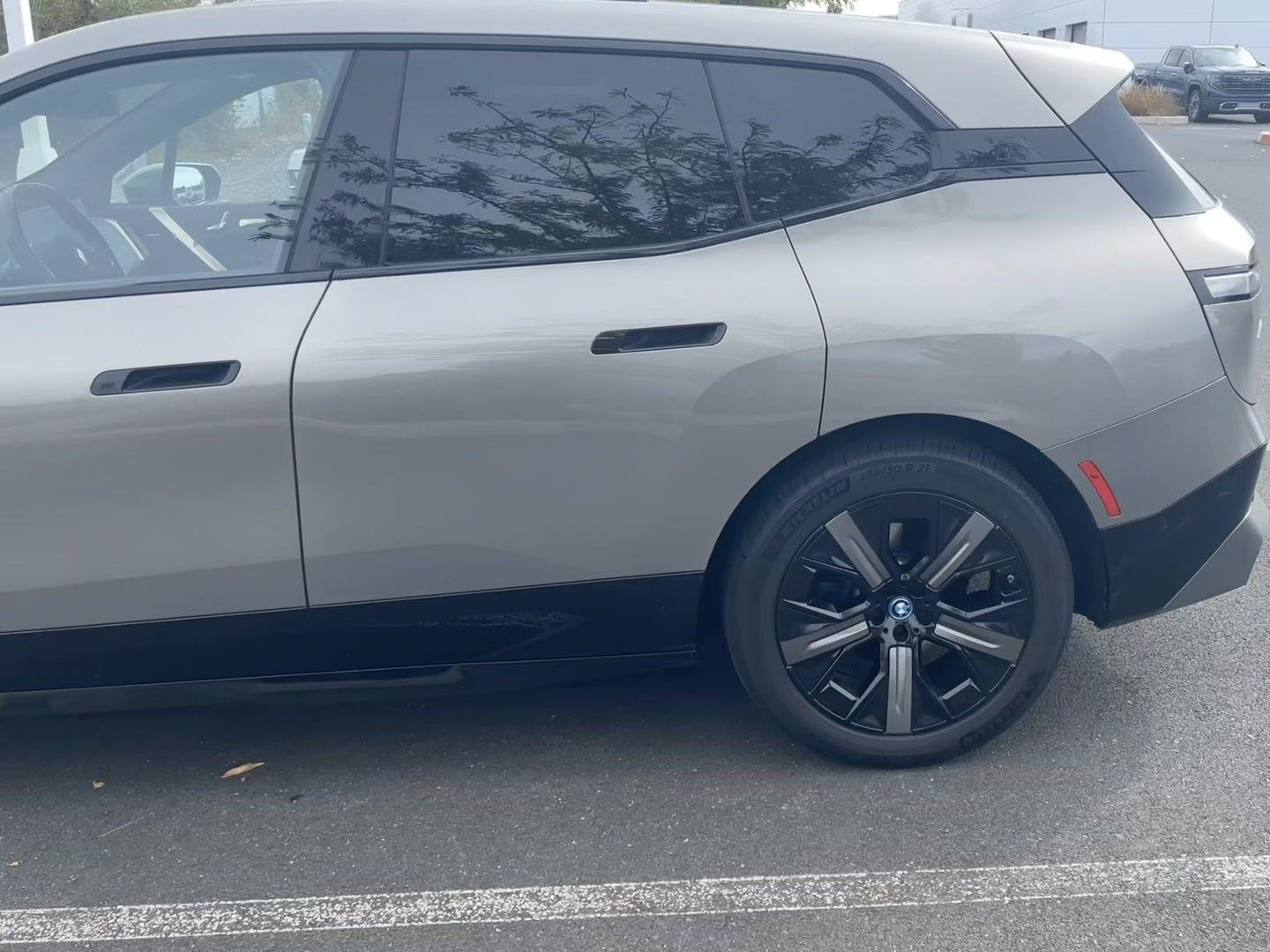 Used 2024 BMW iX xDrive50 w/ Premium Package AWD/4WD image 2