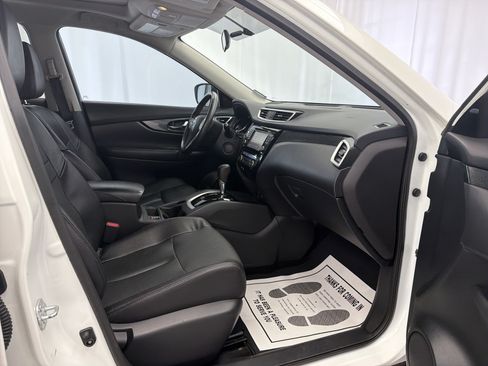 Used 2016 Nissan Rogue SL w/ SL Premium Package FWD image 10