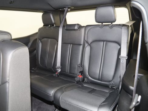 Used 2023 Jeep Grand Cherokee Laredo X image 61