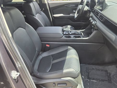 Used 2025 Honda Pilot EX-L image 18