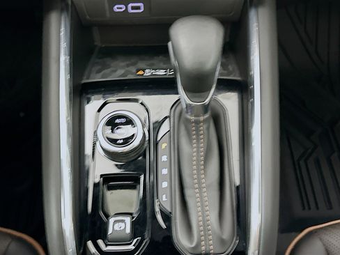 Used 2024 GMC Canyon AT4 w/ AT4 Premium Package image 24