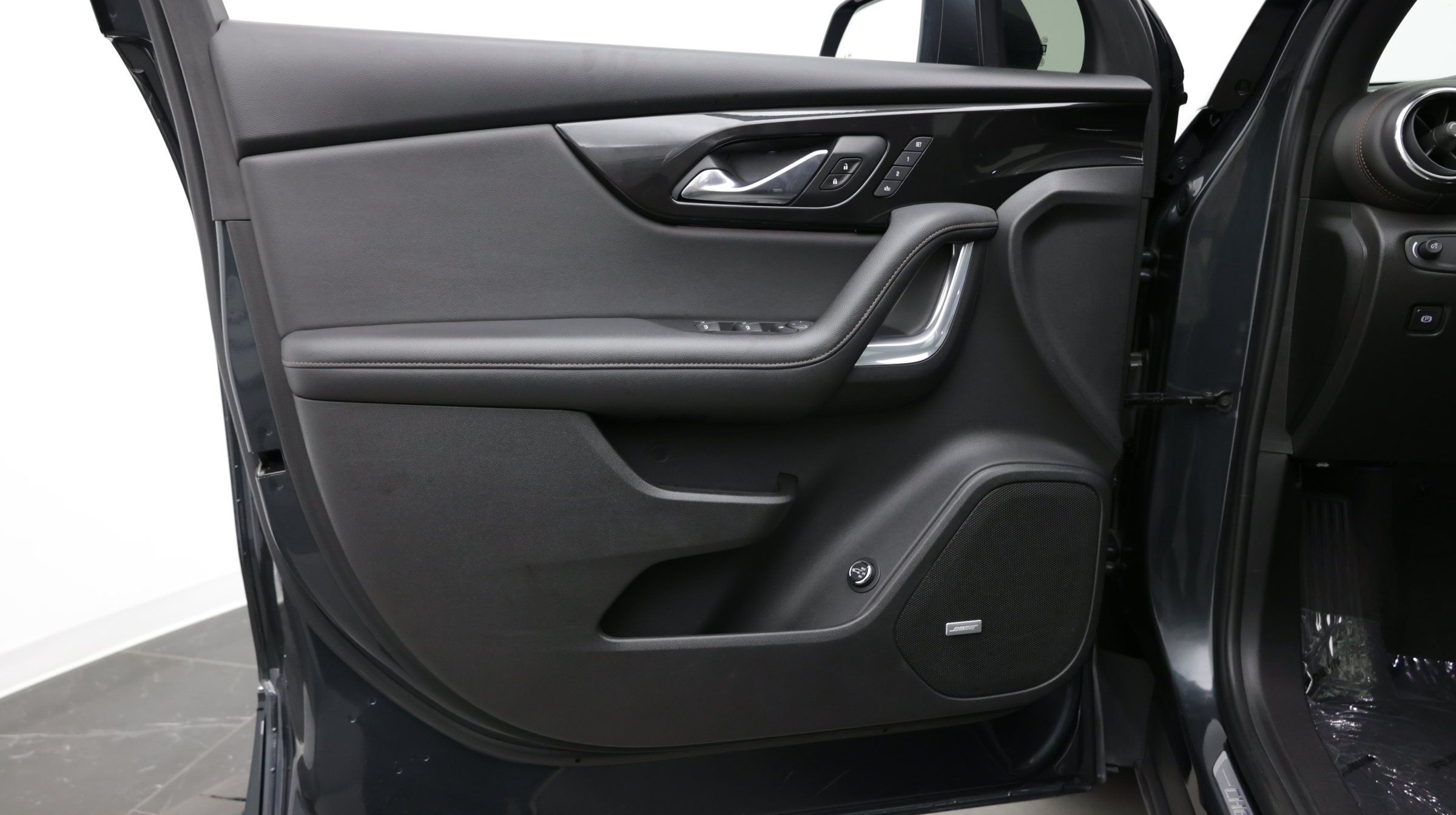 Used 2019 Chevrolet Blazer Premier w/ Sun and Wheels Package FWD image 13