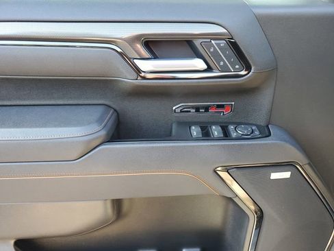 Used 2025 GMC Sierra 1500 AT4 w/ AT4 Premium Package AWD/4WD image 17
