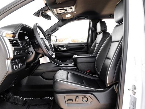 Used 2022 Chevrolet Suburban Premier image 3