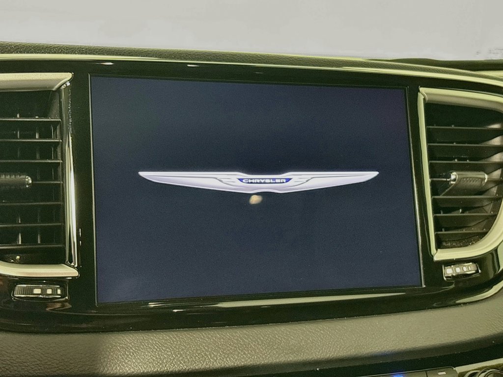 Used 2024 Chrysler Pacifica Touring-L FWD image 24