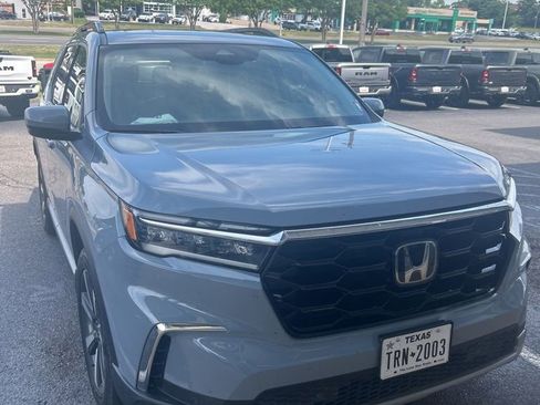 Used 2024 Honda Pilot Touring image 10