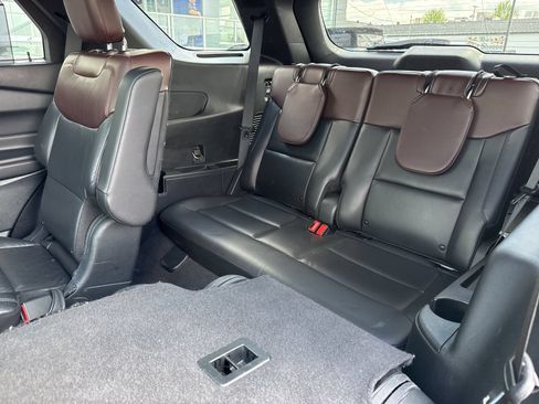 Used 2022 Ford Explorer Platinum w/ Equipment Group 601A AWD/4WD image 14