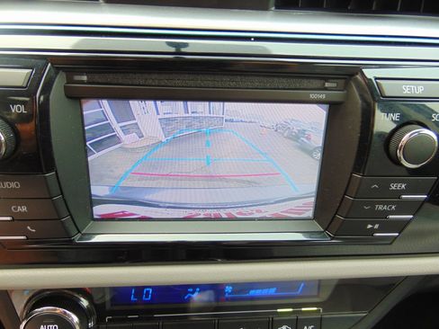 Used 2014 Toyota Corolla LE FWD image 17