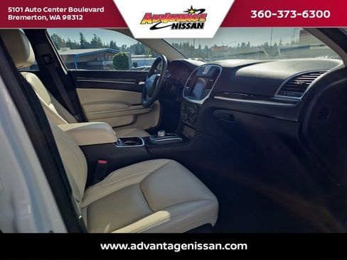 Used 2022 Chrysler 300 Touring L image 26