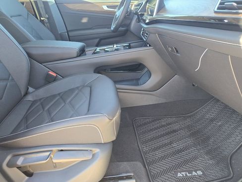 New 2026 Volkswagen Atlas SE FWD image 11
