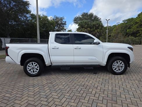 Certified 2025 Toyota Tacoma SR5 image 12