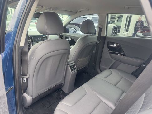 Used 2018 Kia Niro EX image 9
