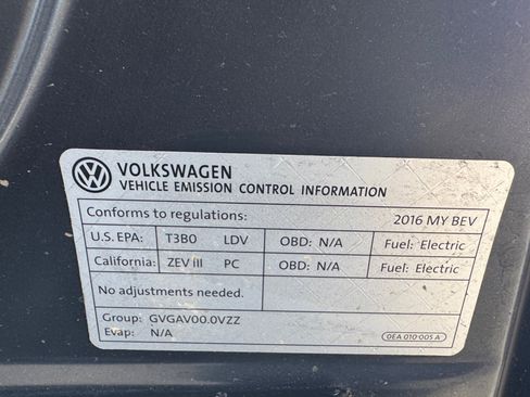 Used 2016 Volkswagen e-Golf SE w/ DC Fast Charging Package FWD image 21