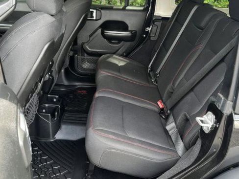 Used 2018 Jeep Wrangler Unlimited Rubicon AWD/4WD image 14