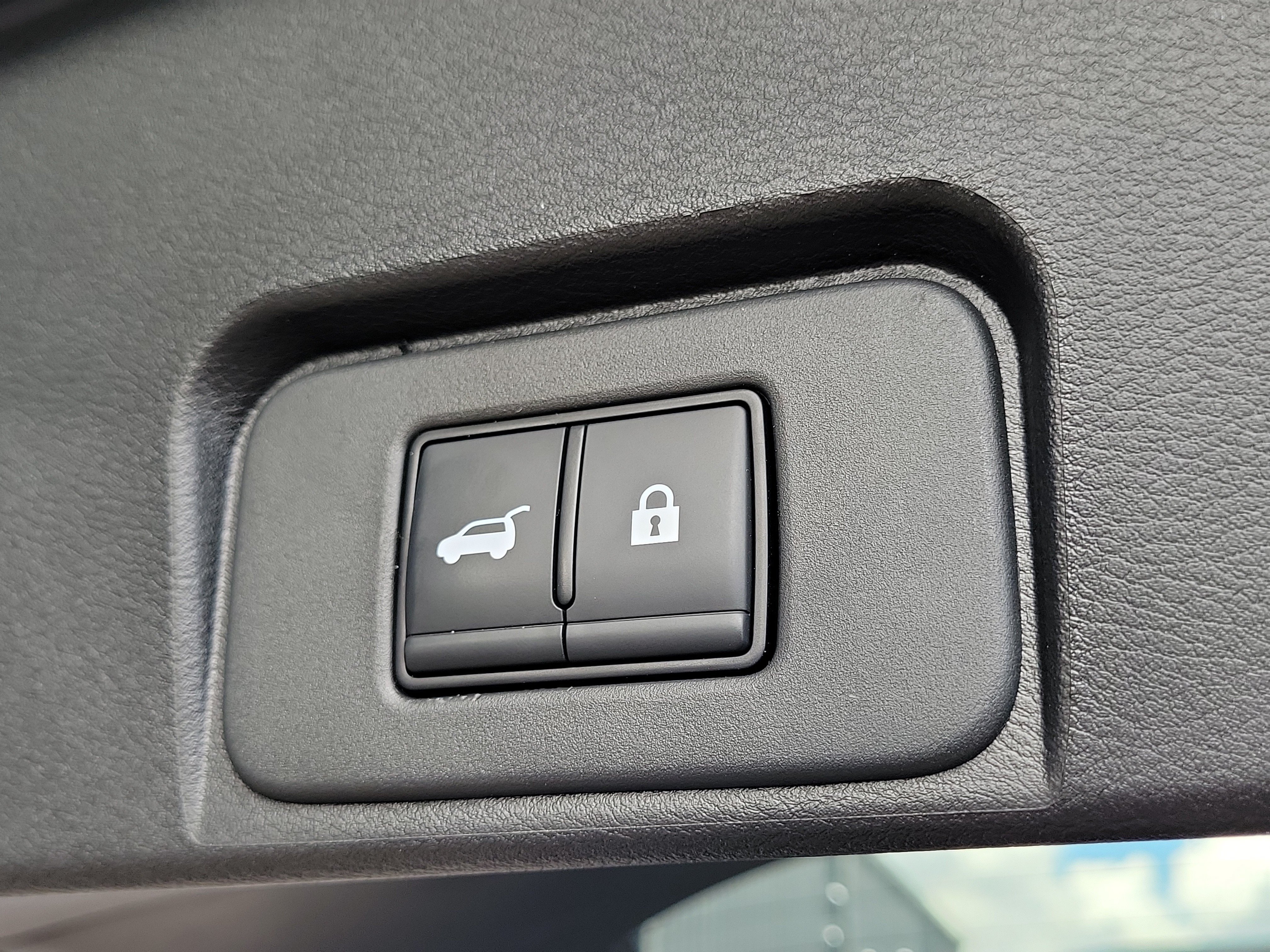Certified 2025 Nissan Rogue SV w/ SV Premium Package FWD image 7