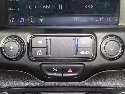 Used 2024 GMC Terrain SLT image 23