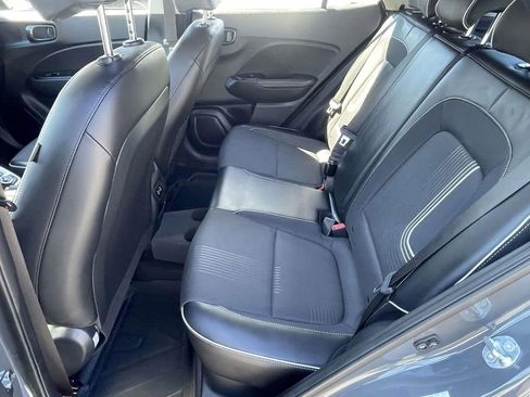 Used 2025 Hyundai Venue Limited image 12