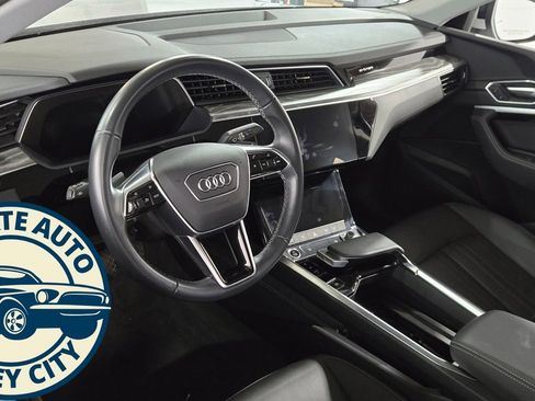 Used 2022 Audi e-tron Premium w/ Convenience Plus Package image 15